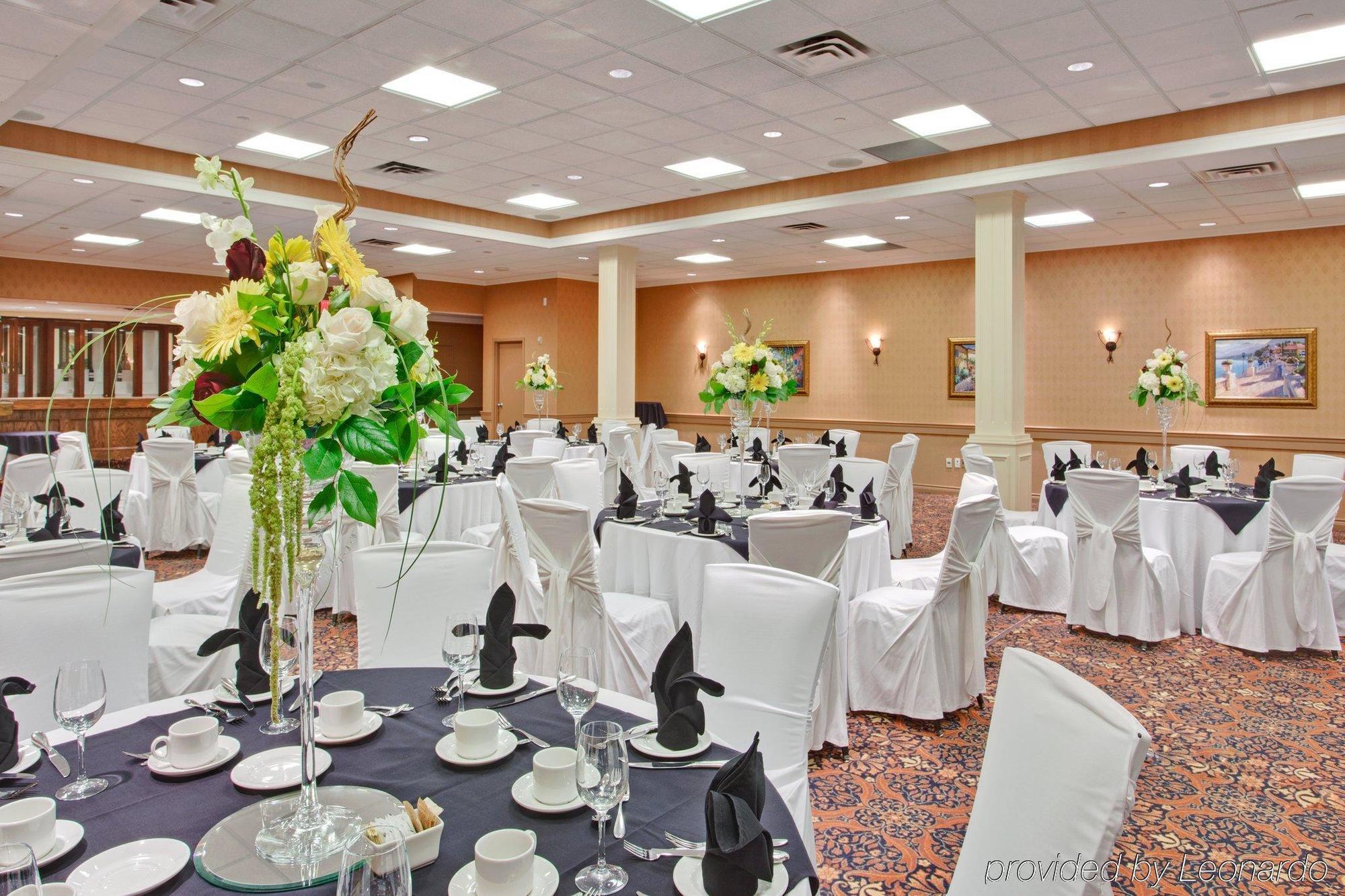 Holiday Inn Toronto - Yorkdale Restaurant photo
