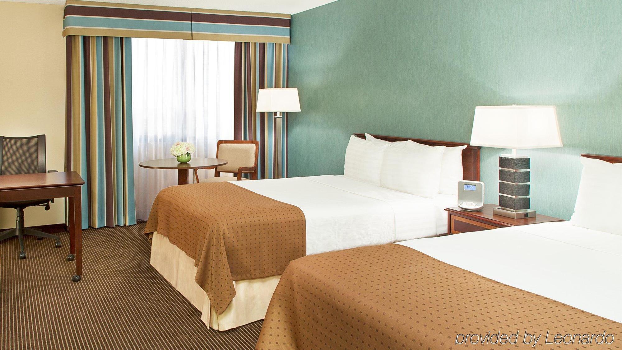 Holiday Inn Toronto - Yorkdale Exterior photo