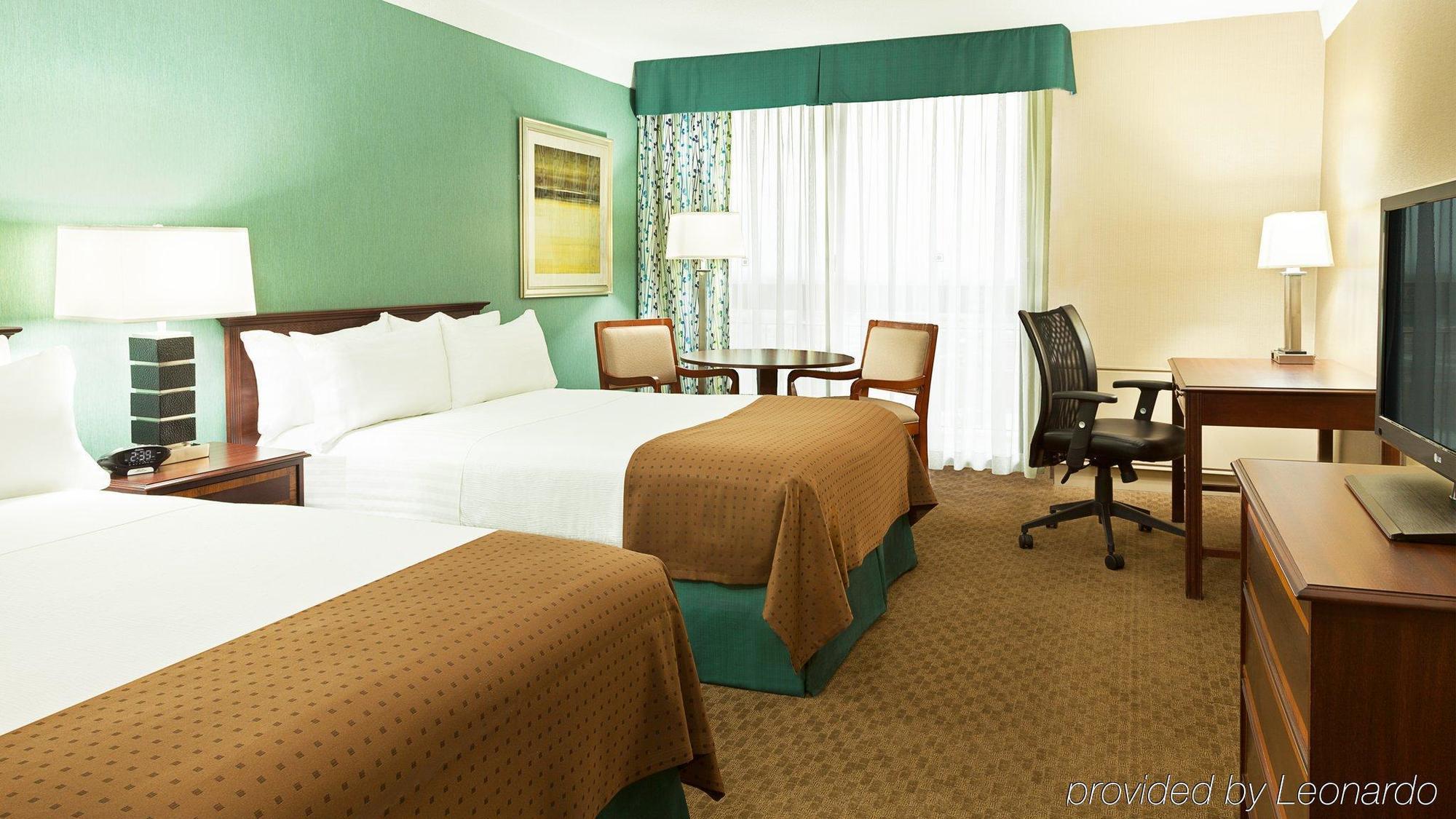 Holiday Inn Toronto - Yorkdale Exterior photo