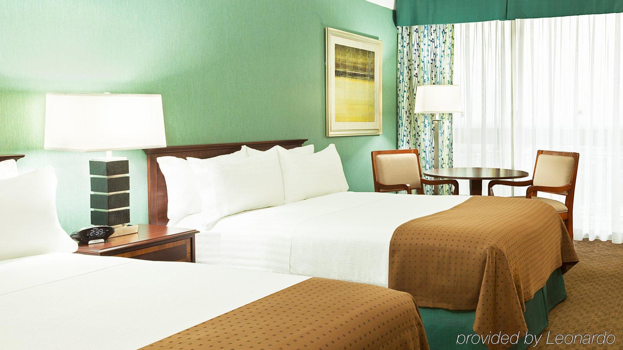 Holiday Inn Toronto - Yorkdale Exterior photo