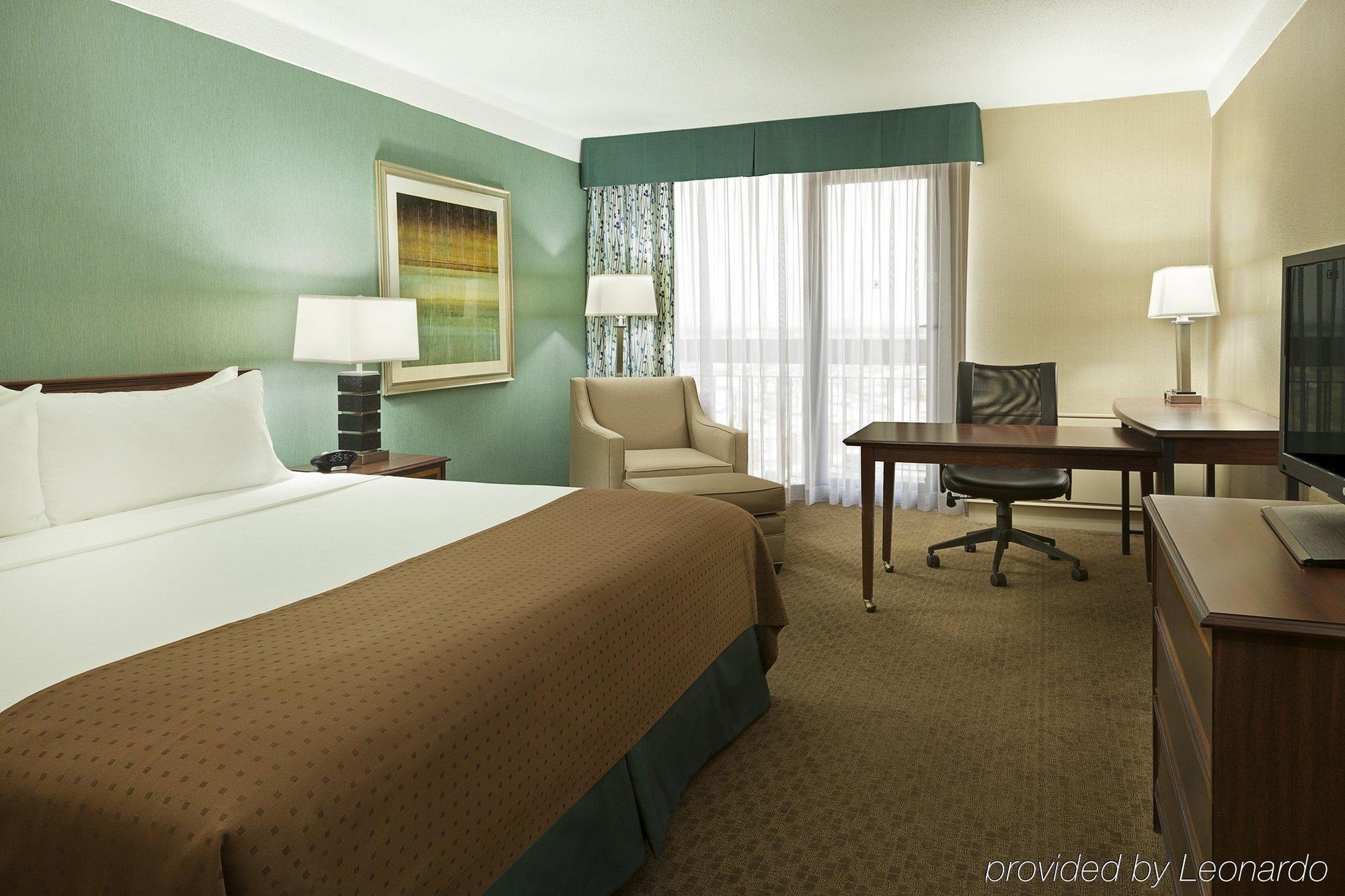 Holiday Inn Toronto - Yorkdale Exterior photo